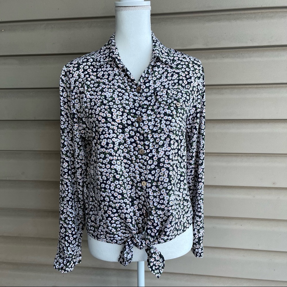 •Love Notes• Floral Front Knot Long Sleeved Blouse - Size Large